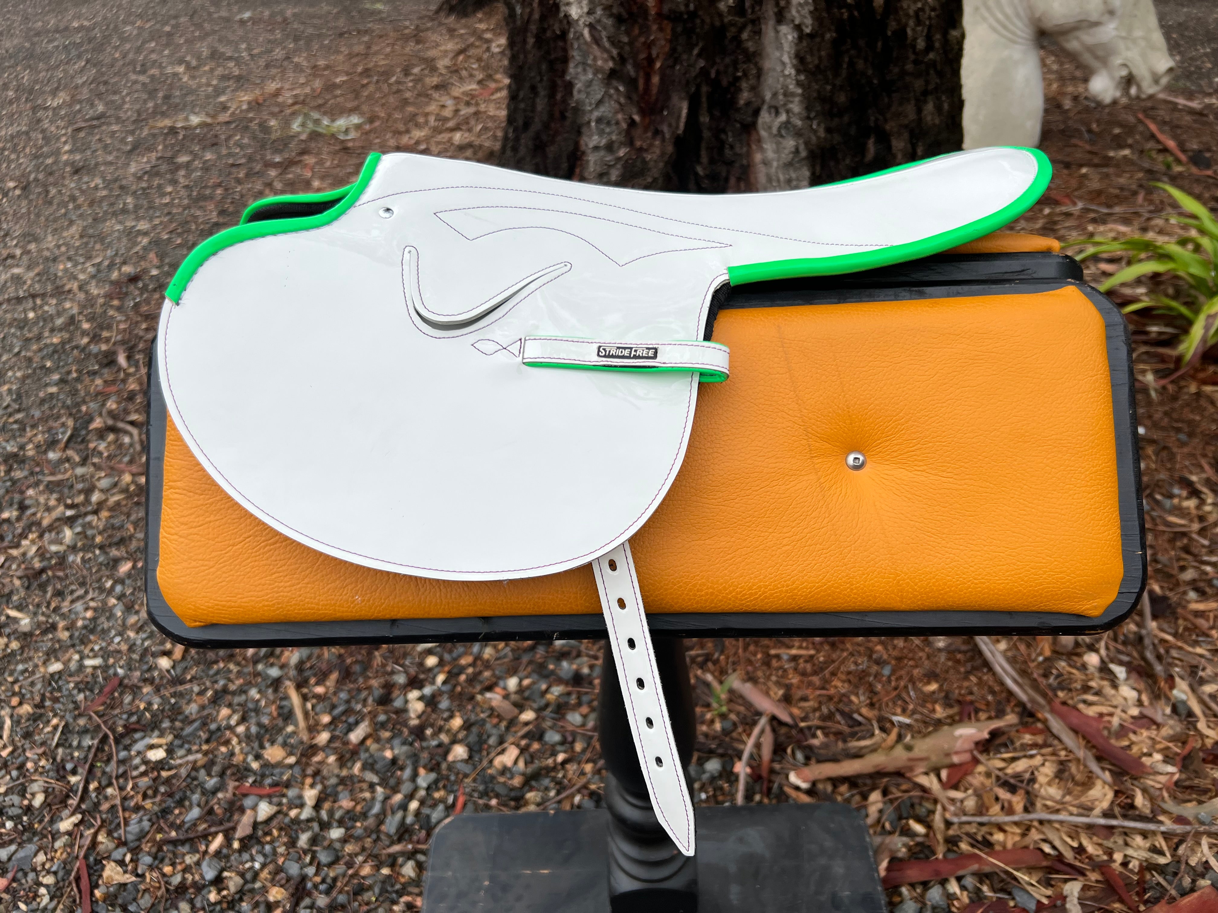 850g White Patent Leather with Fleuro Green piping