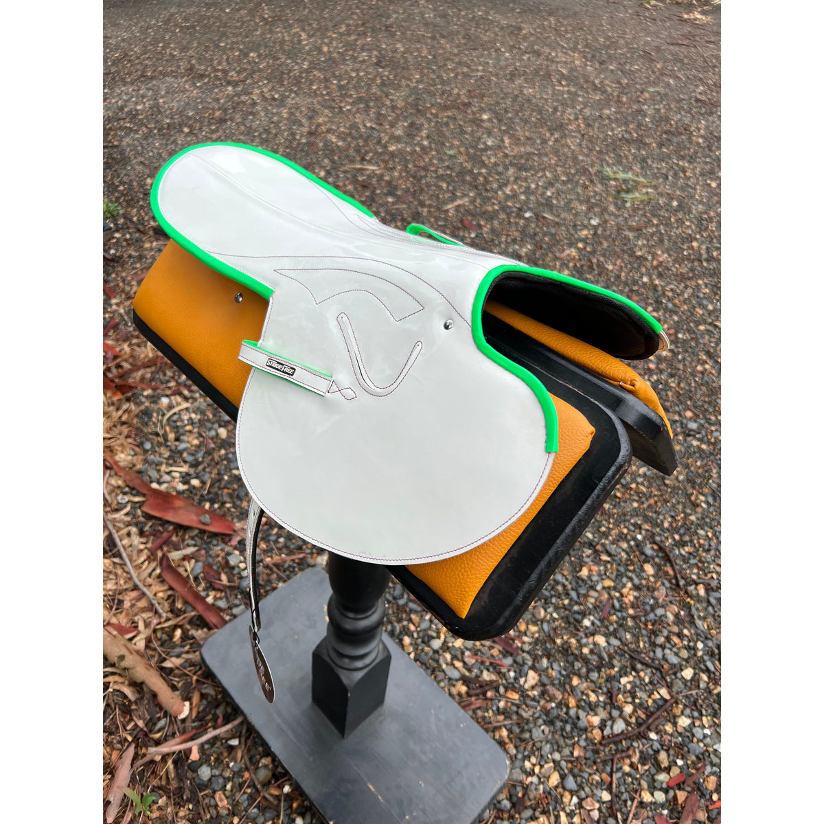 850g White Patent Leather with Fleuro Green piping