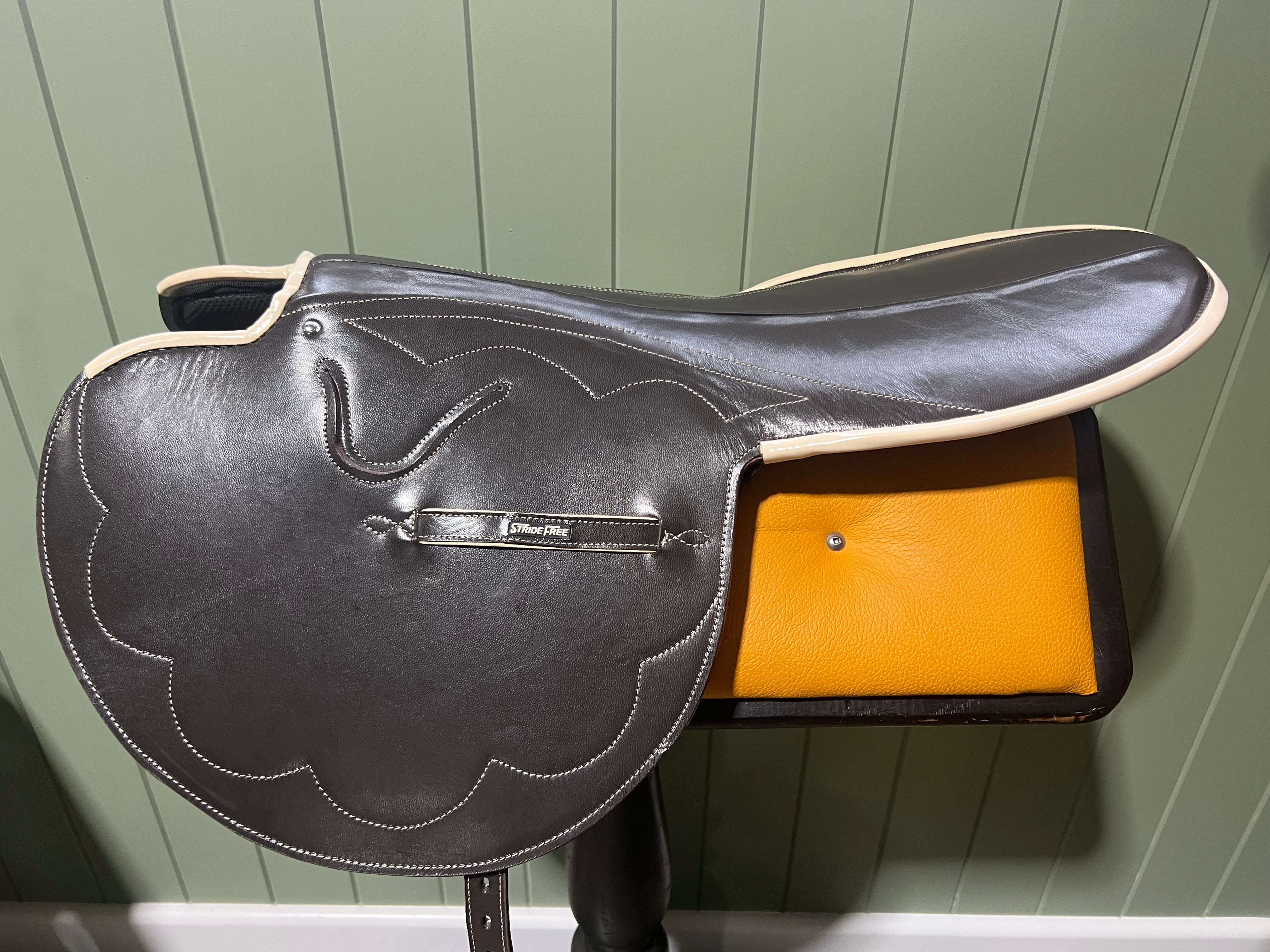 2.7kg Race Saddle Brown Goat Beige Piping Forward Cut
