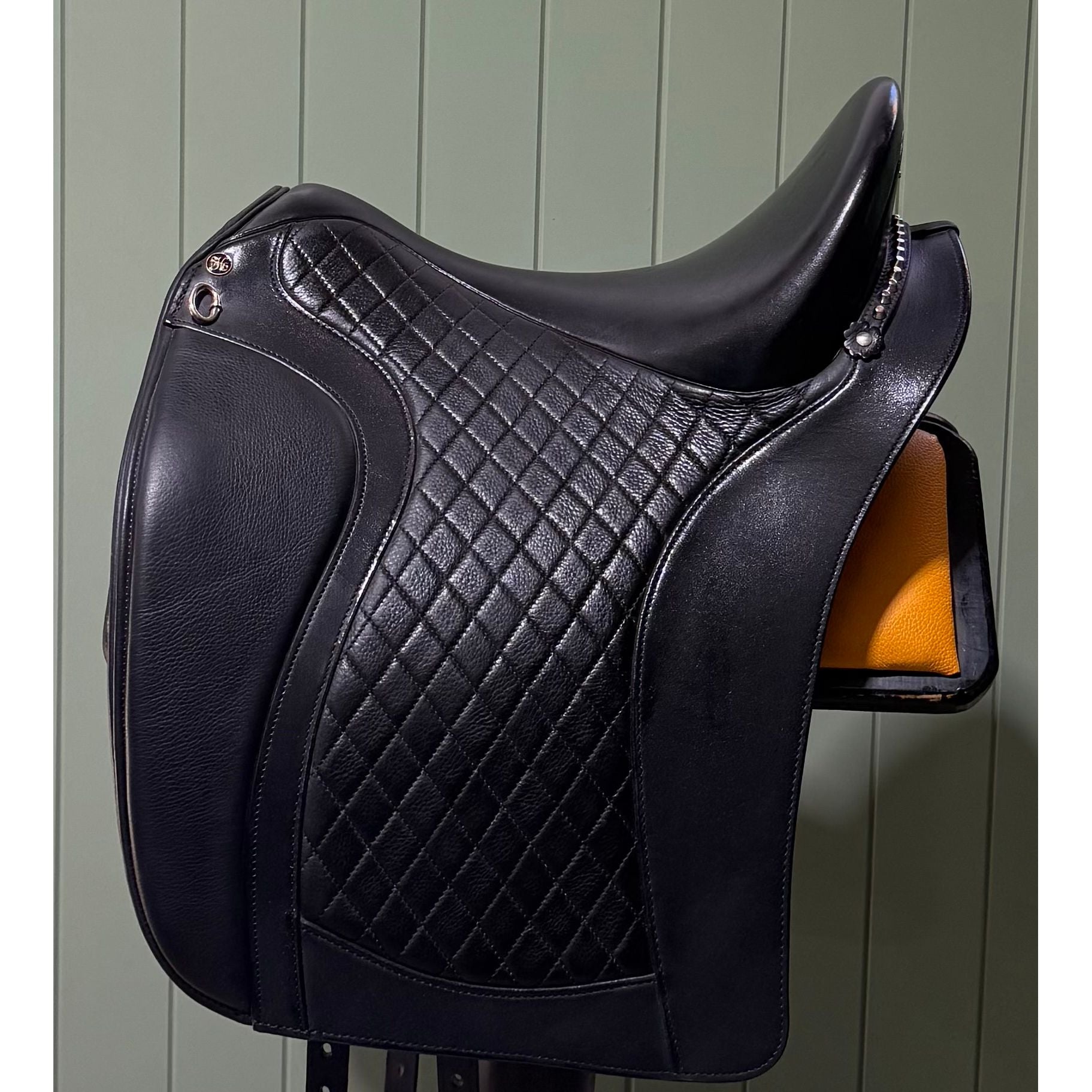 RELOCATION CLEARANCE StrideFree® Baroque Saddle 17.5" BLACK