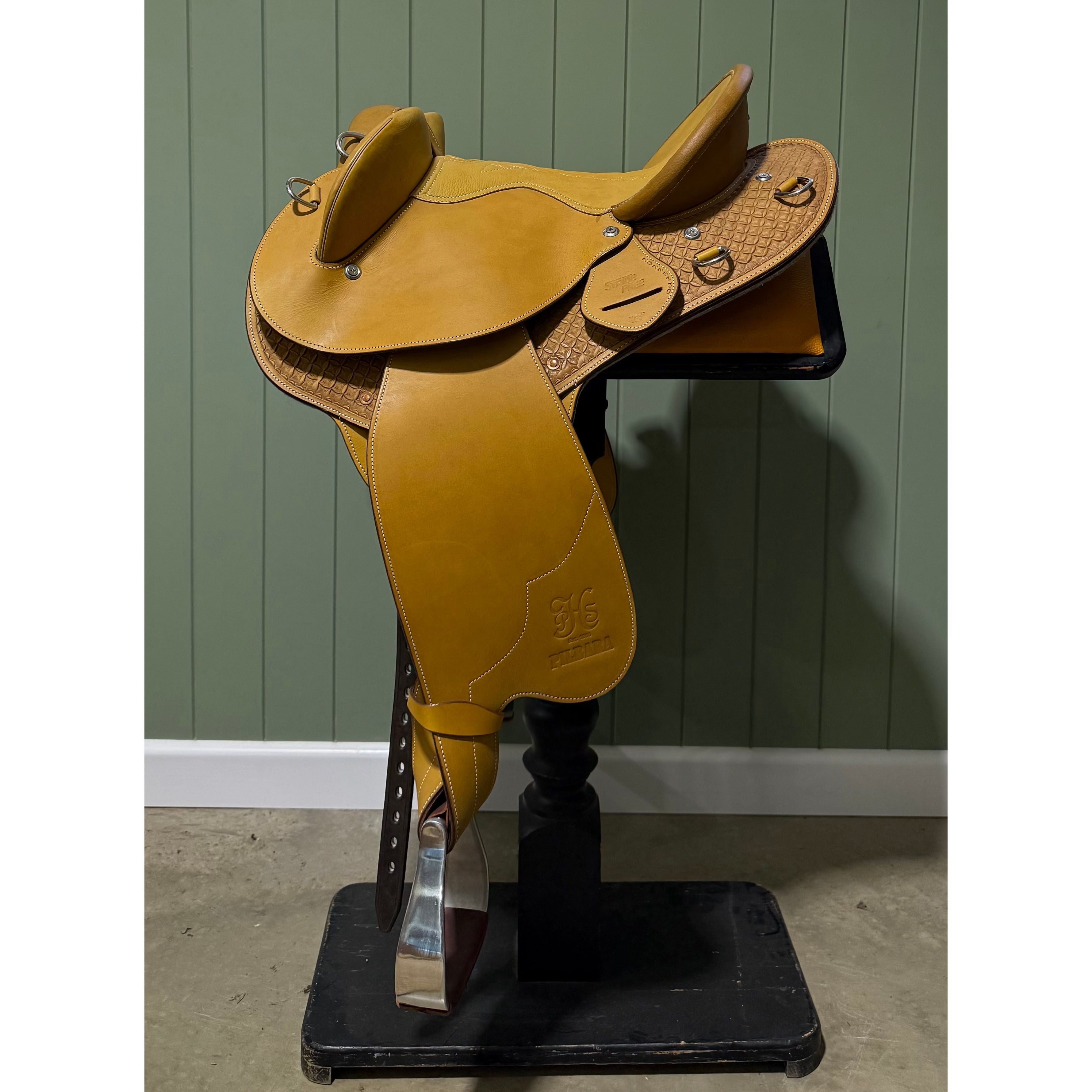 RELOCATION CLEARANCE StrideFree Pilbara HalfBreed Saddle 17" Yellow Cow Hide