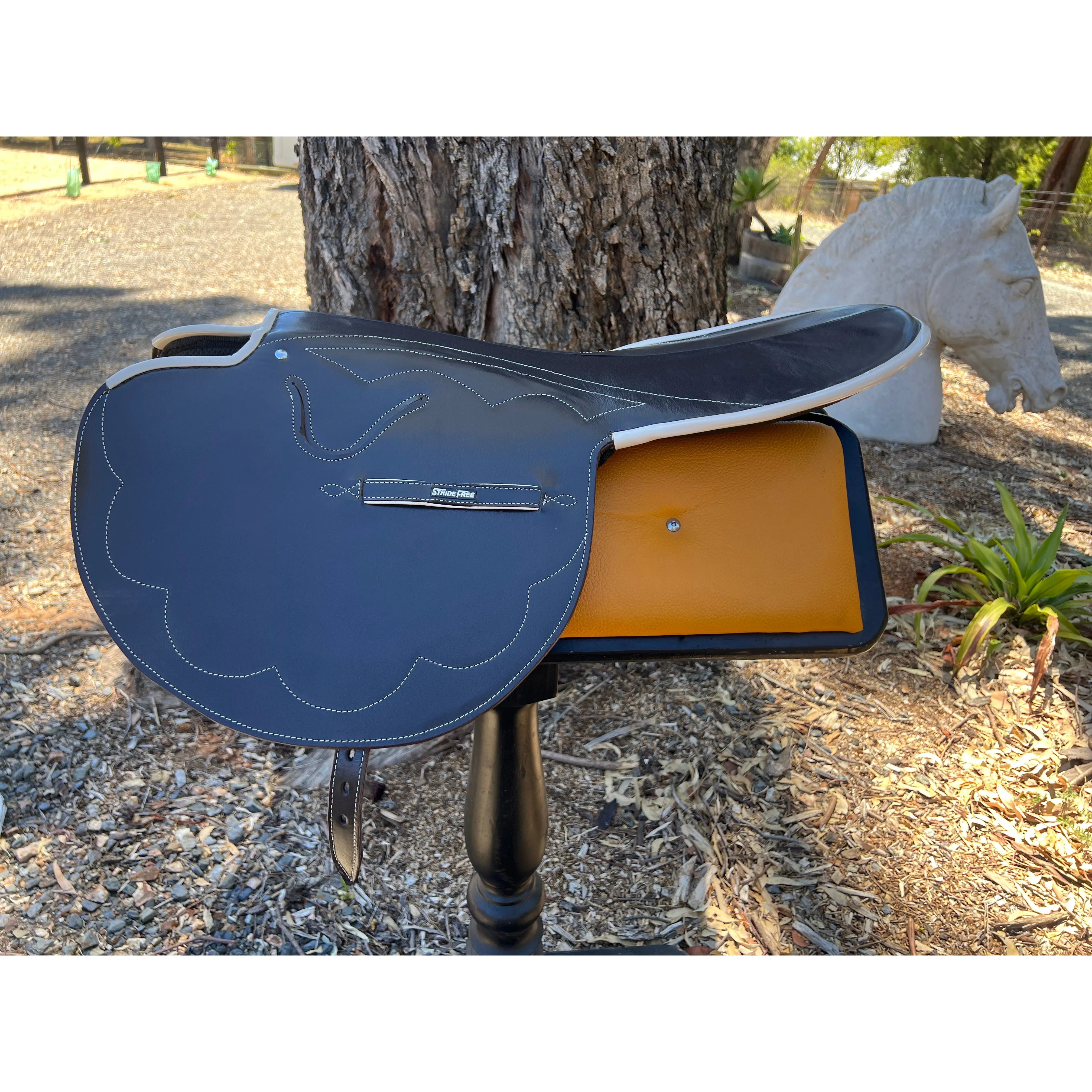 SALE 600g Race Saddle Brown Goat Beige Piping Forward Cut