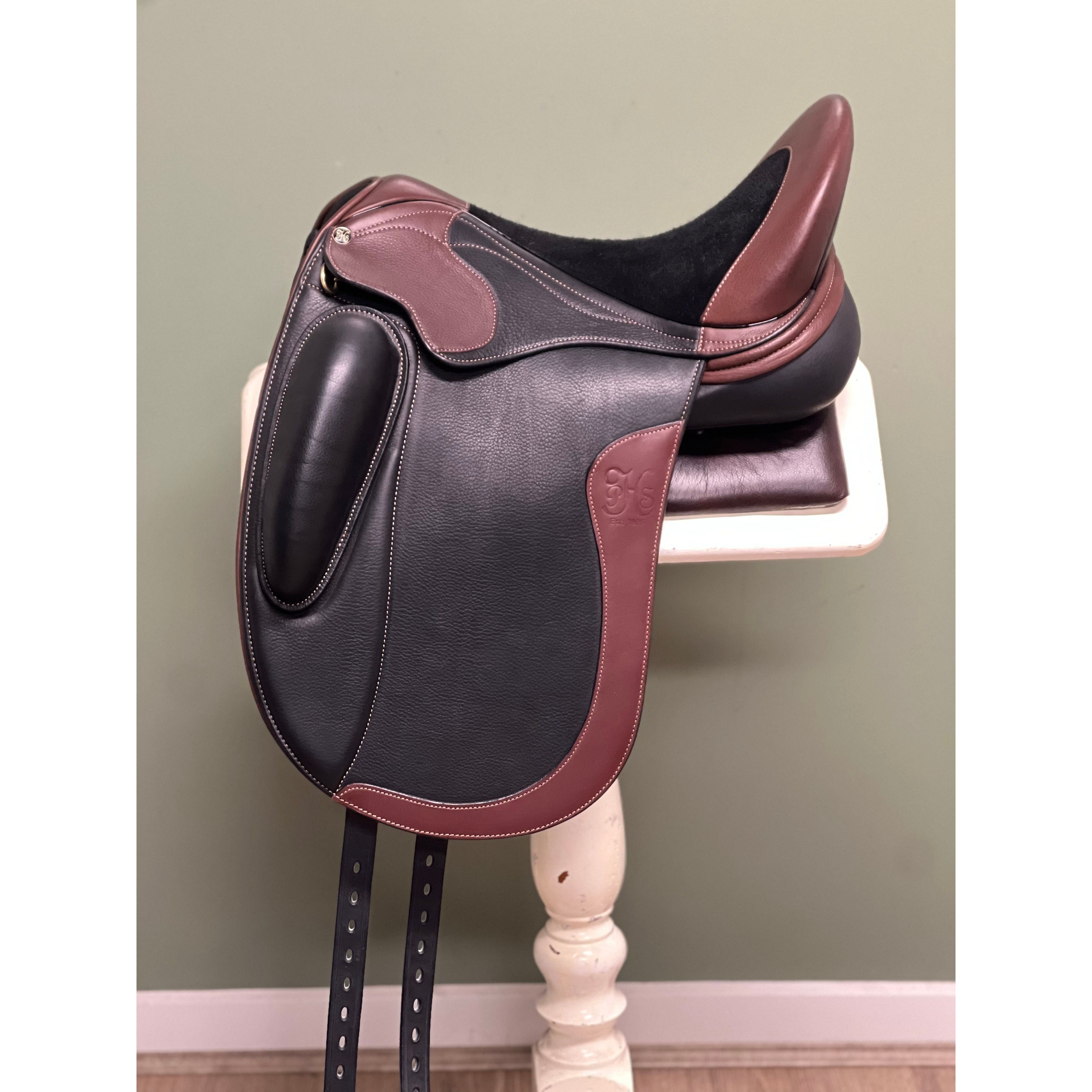 RELOCATION CLEARANCE StrideFree Elite Deluxe - 17.5" dressage saddle