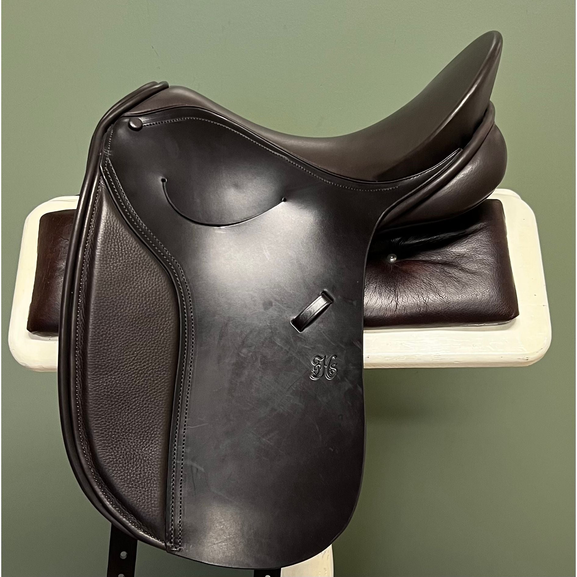 RELOCATION CLEARANCE PH Royal 2 Saddle in Dark Havana Smooth English Leather Brown 17.5 inch