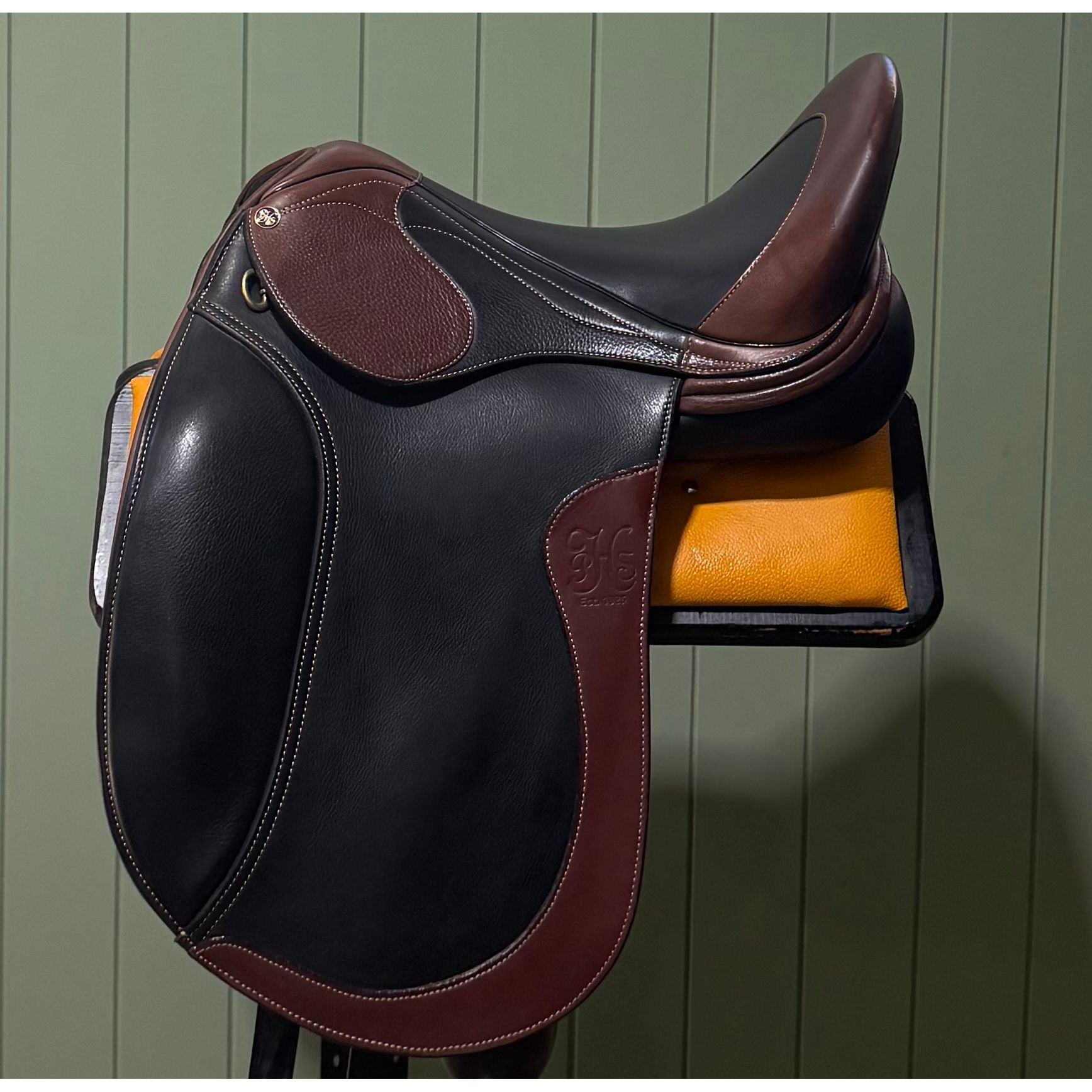 RELOCATION CLEARANCE StrideFree Kitzbuhel 17" Black two toned dressage