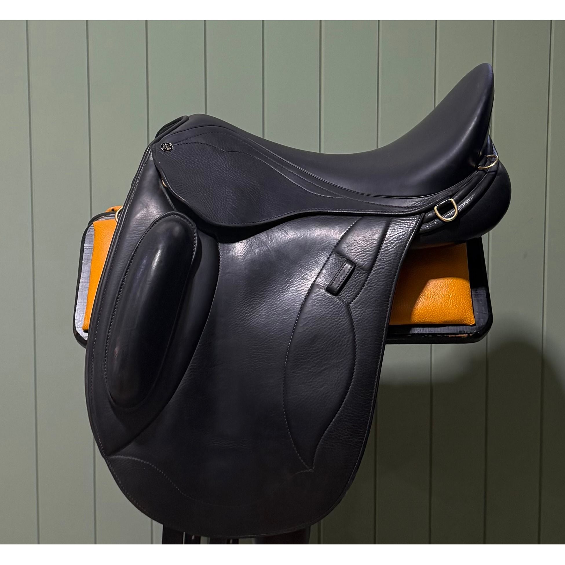 RELOCATION CLEARANCE StrideFree®  Endurance Saddle 18"Black