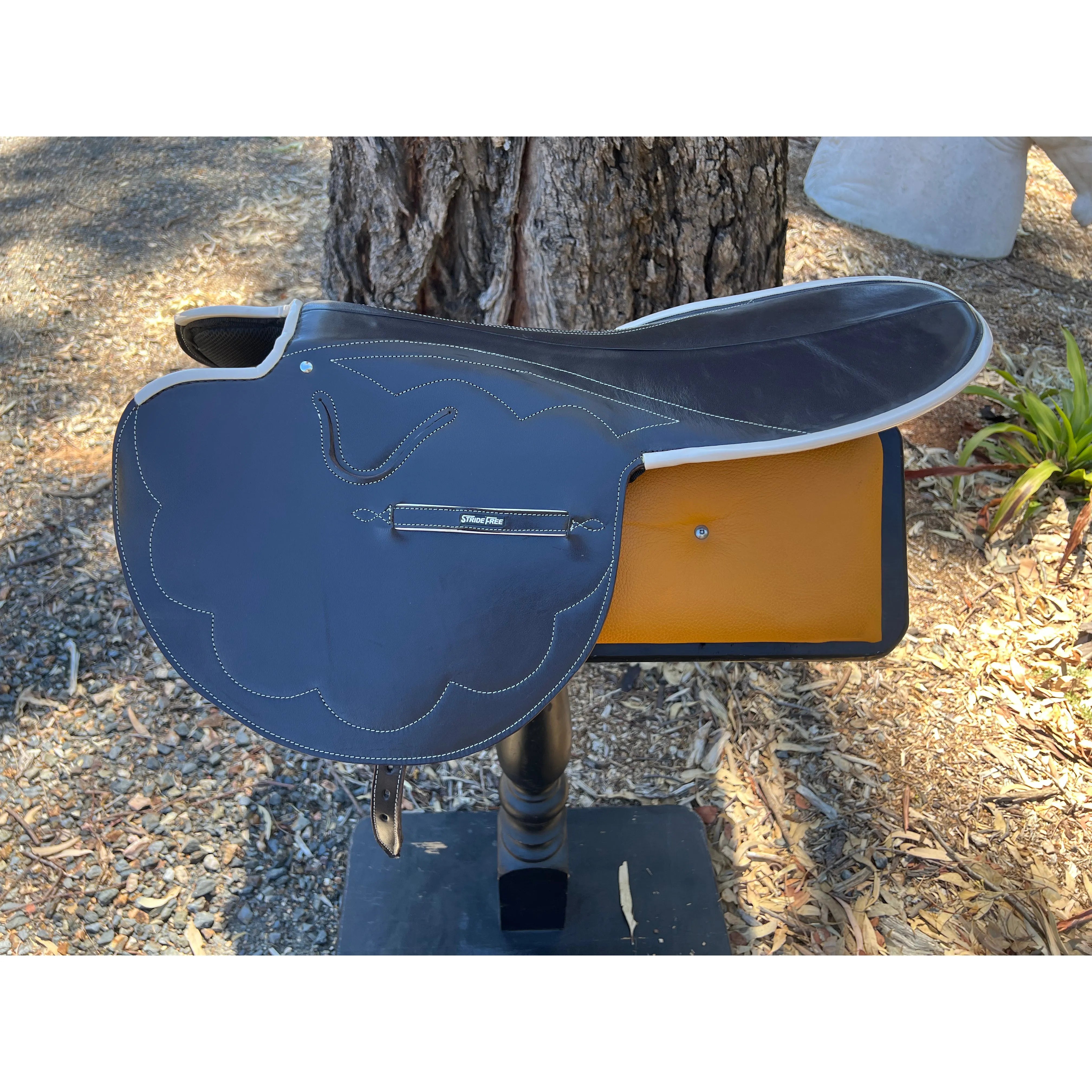 SALE 600g Race Saddle Brown Goat Beige Piping Forward Cut